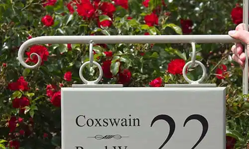 Painted Hanging Bracket