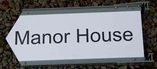 White Arrow Sign