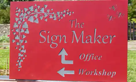 Sign painted in Dulux Monarch